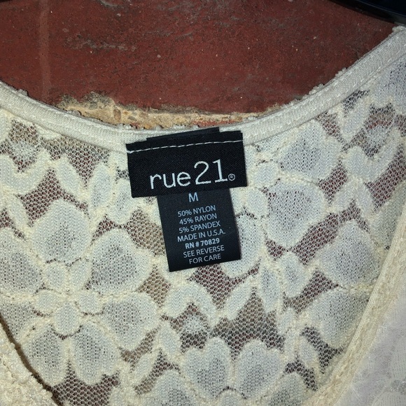 Lace Top🥂 - Picture 4 of 4